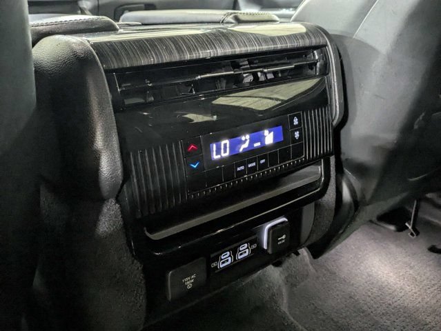 Used 2022 Jeep Wagoneer Series II AWD/4WD image 15