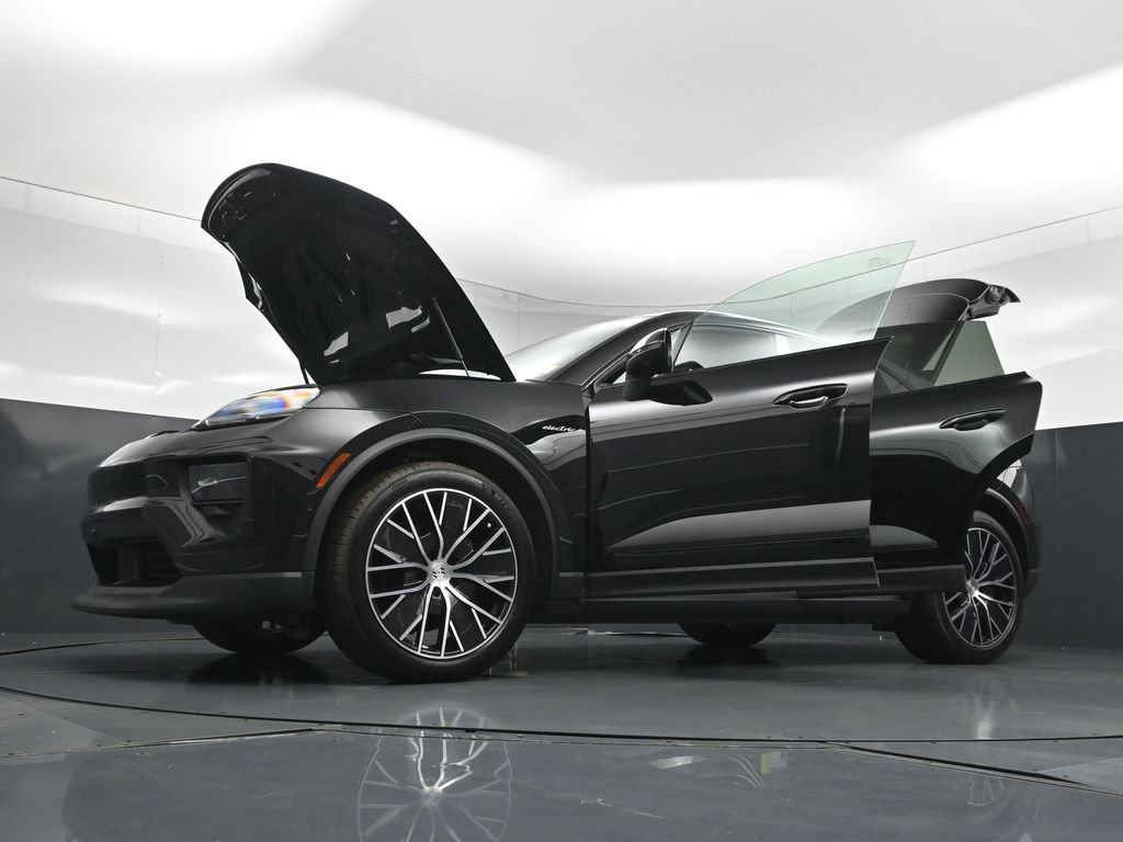 New 2026 Porsche Macan 4 Electric AWD/4WD image 36