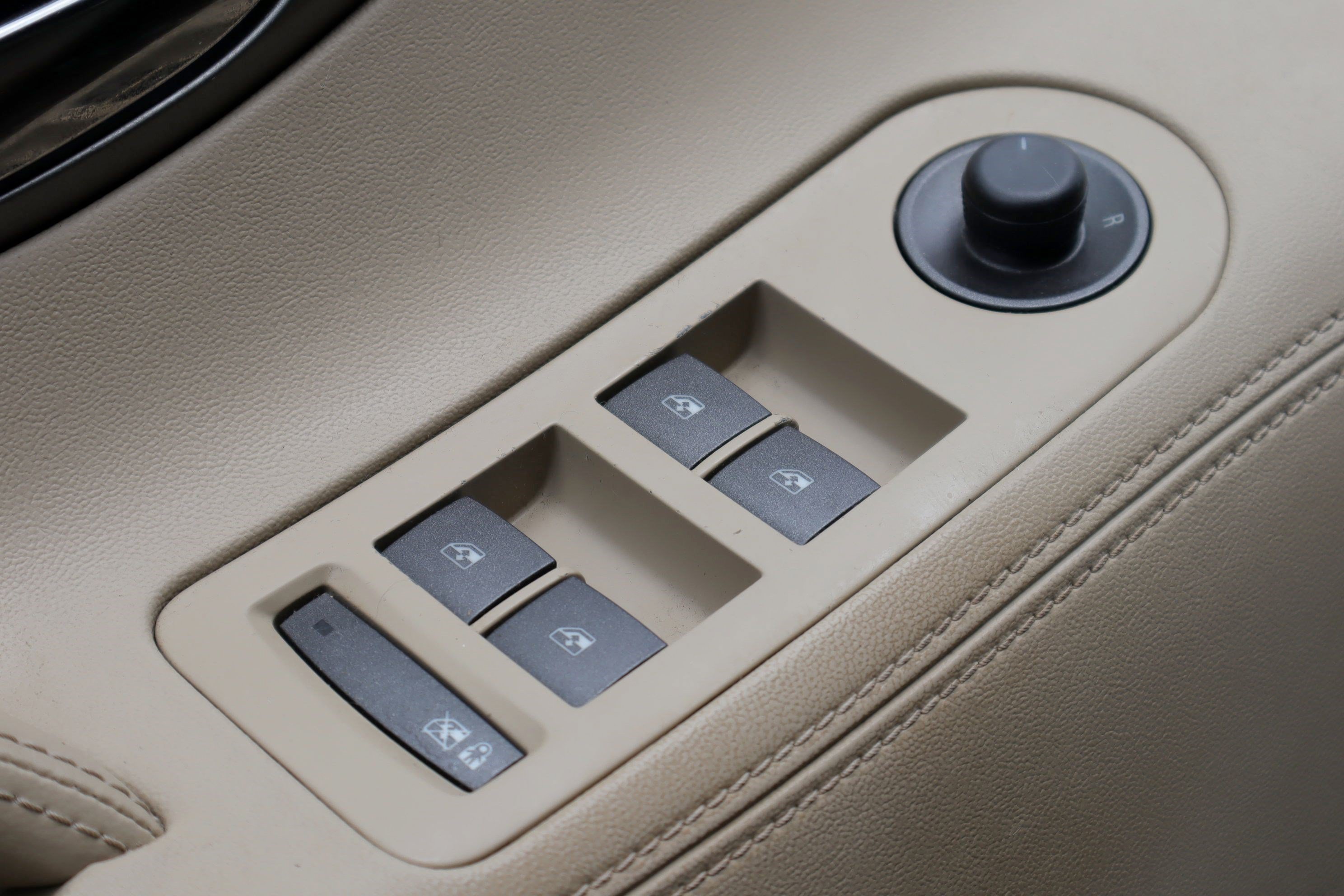 Used 2013 Buick LaCrosse Leather FWD image 22