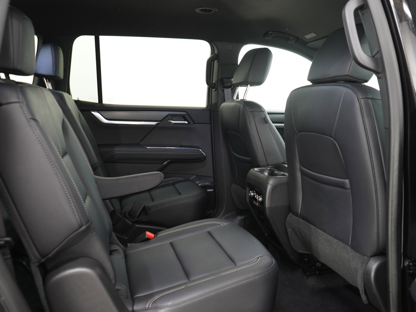 Used 2025 GMC Acadia Elevation w/ Elevation Premium Package AWD/4WD image 14