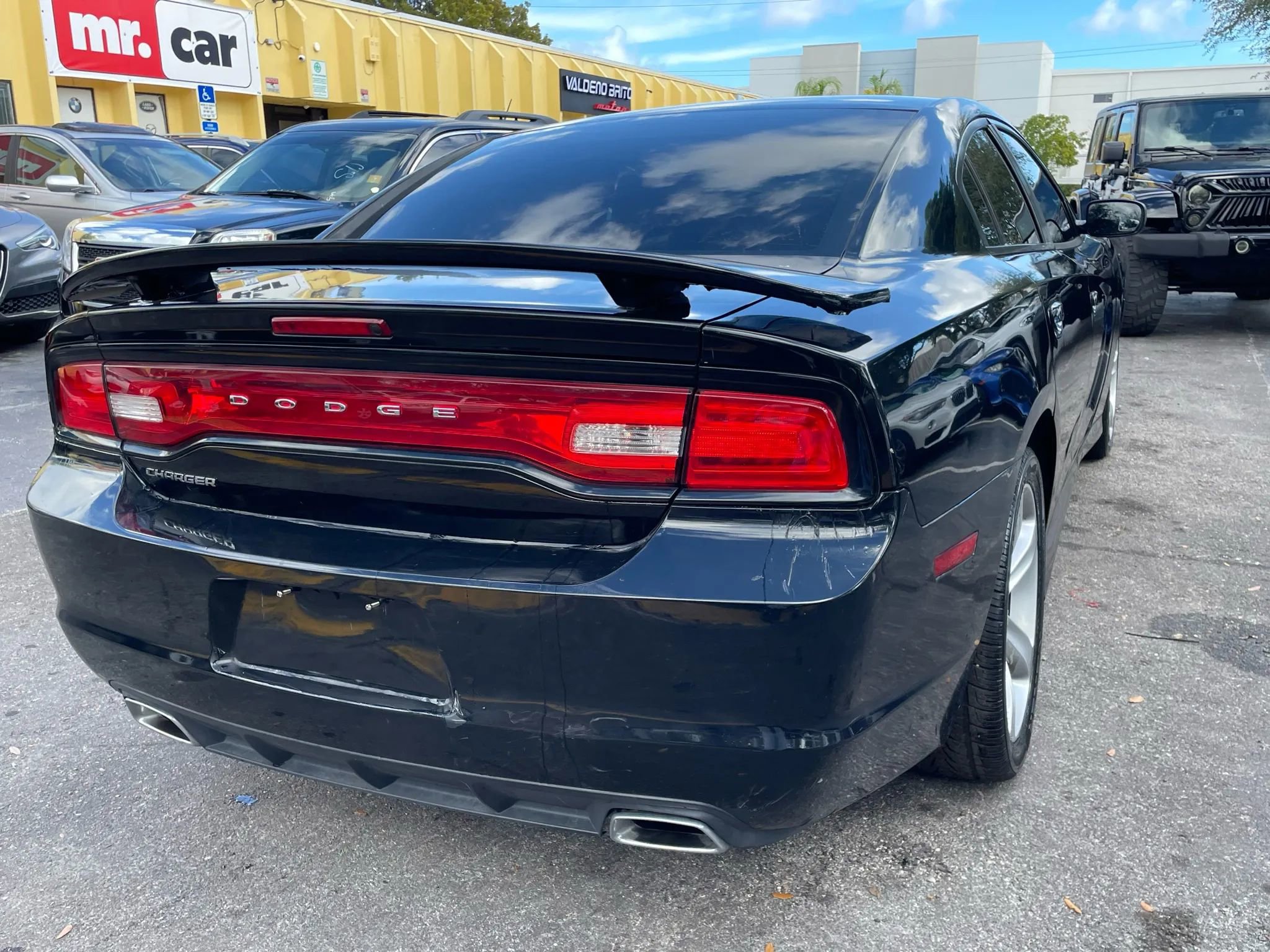 Used 2013 Dodge Charger SE image 10