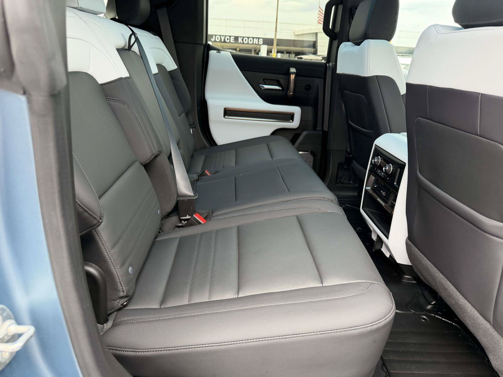 Used 2024 GMC Hummer EV 3X w/ Omega Edition AWD/4WD image 7