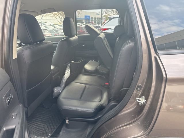 Used 2016 Mitsubishi Outlander SEL AWD/4WD image 6