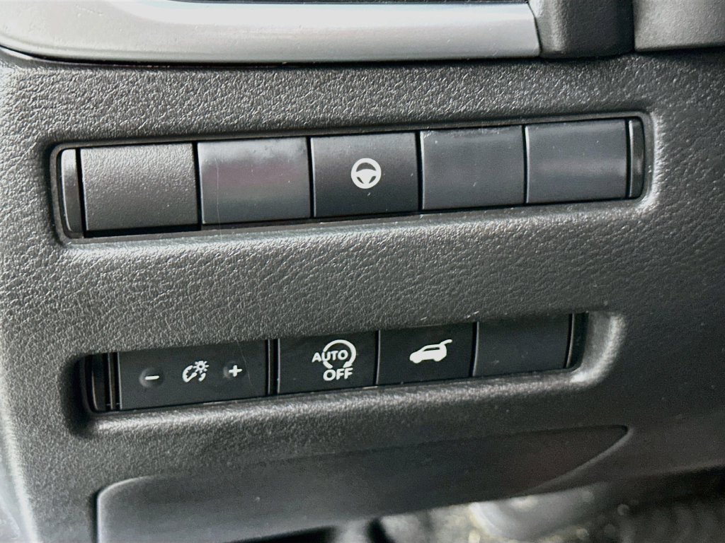 Certified 2025 Nissan Rogue SV AWD/4WD image 16