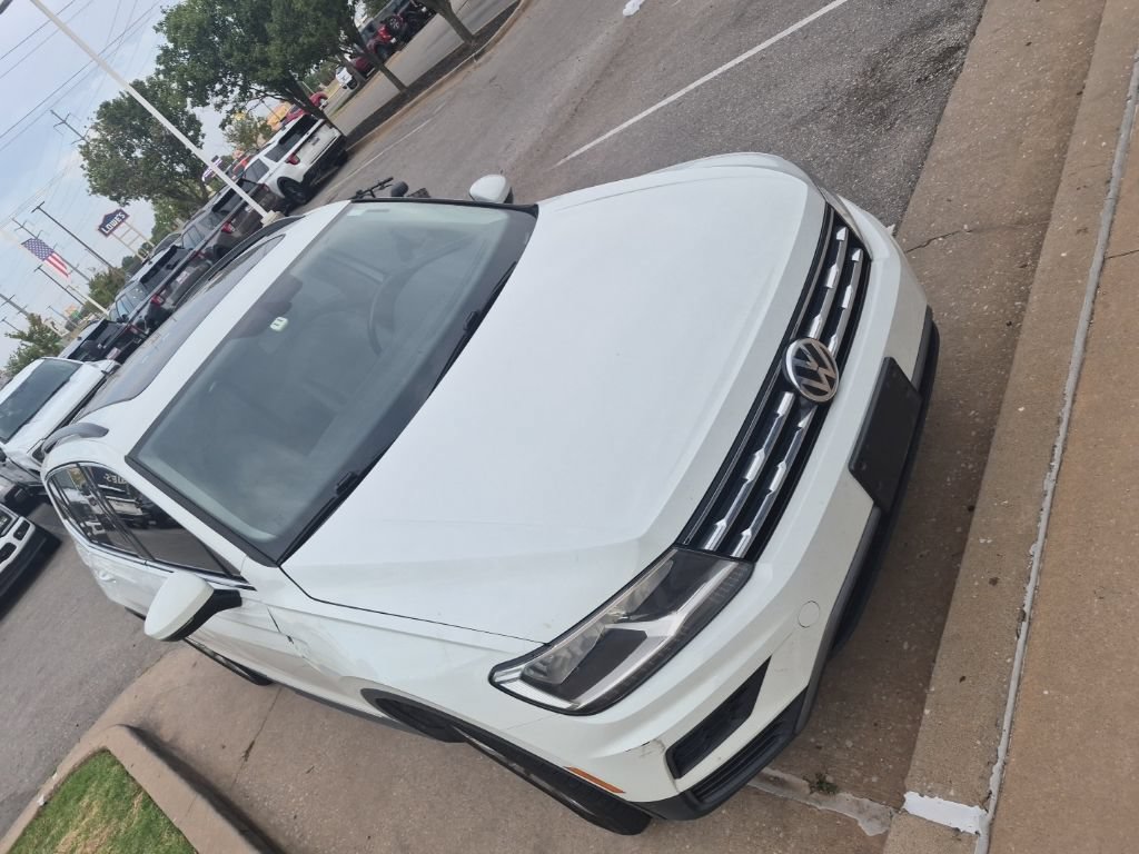 Used 2018 Volkswagen Tiguan SE w/ Panoramic Sunroof Package FWD image 18