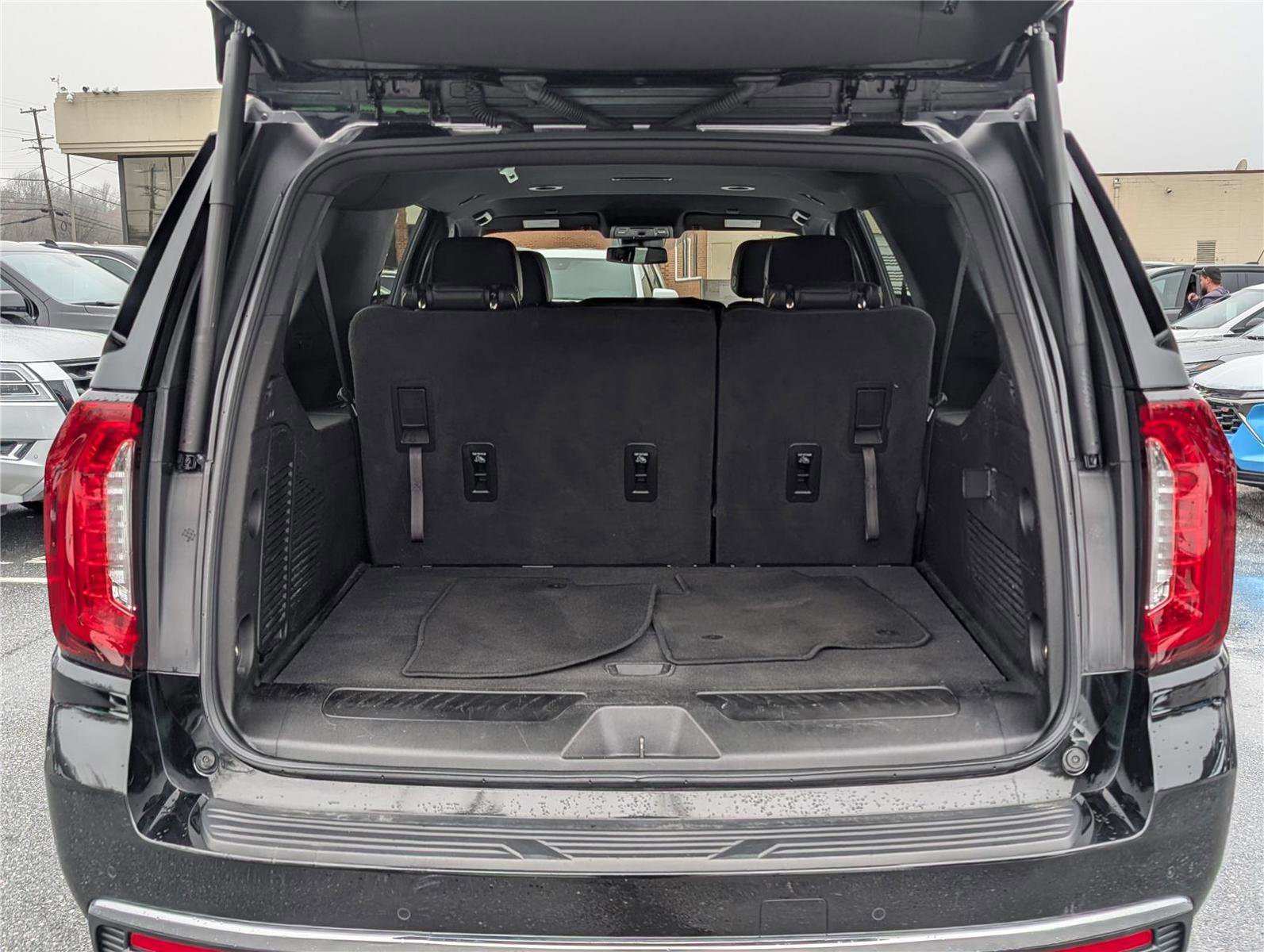 Used 2024 GMC Yukon XL SLT image 15