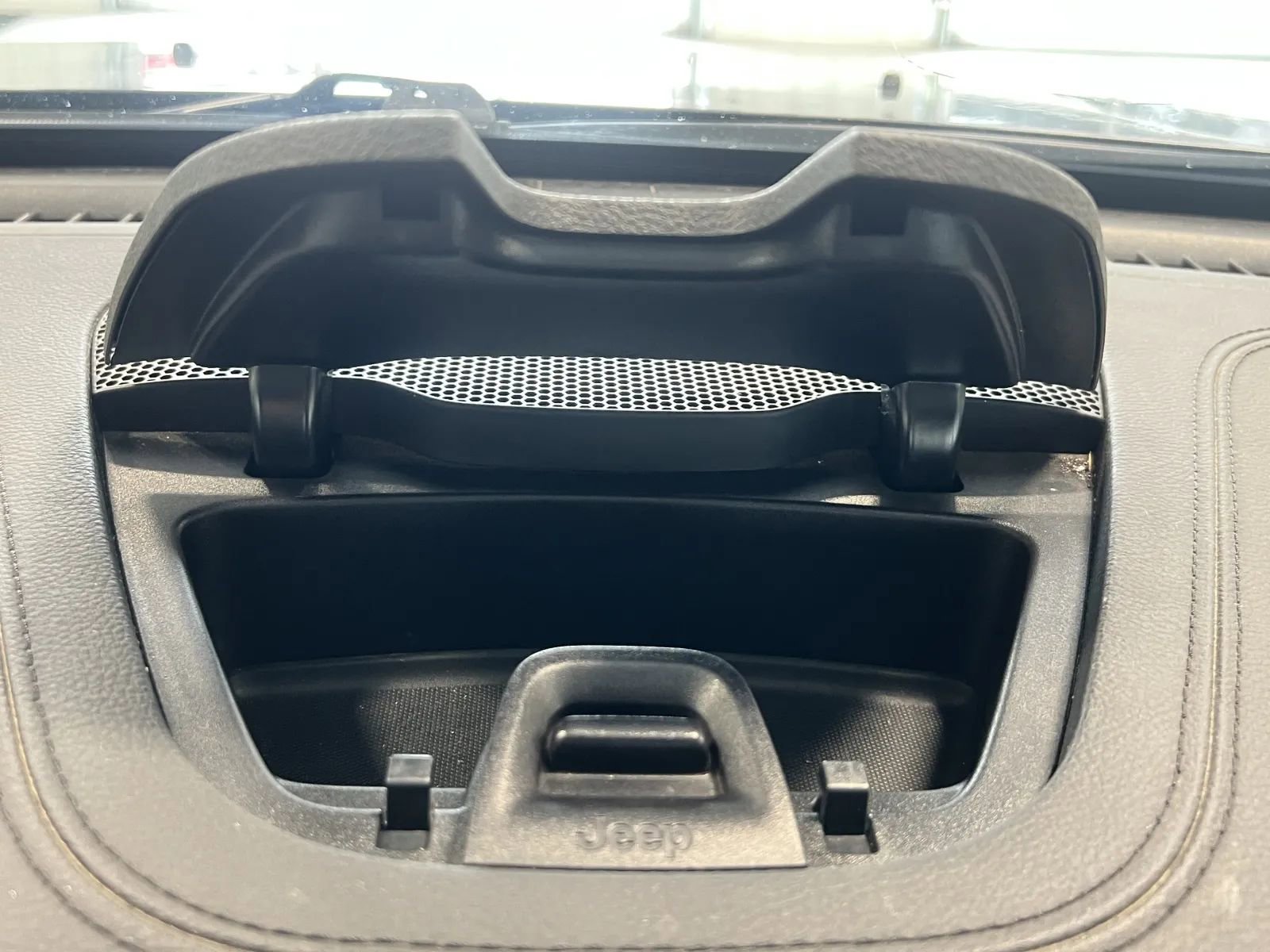 Used 2020 Jeep Cherokee Limited image 43