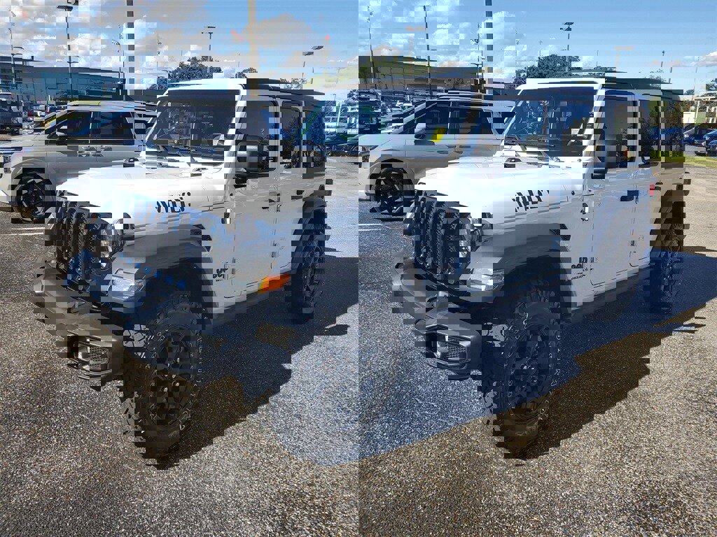 Used 2023 Jeep Wrangler Willys image 2
