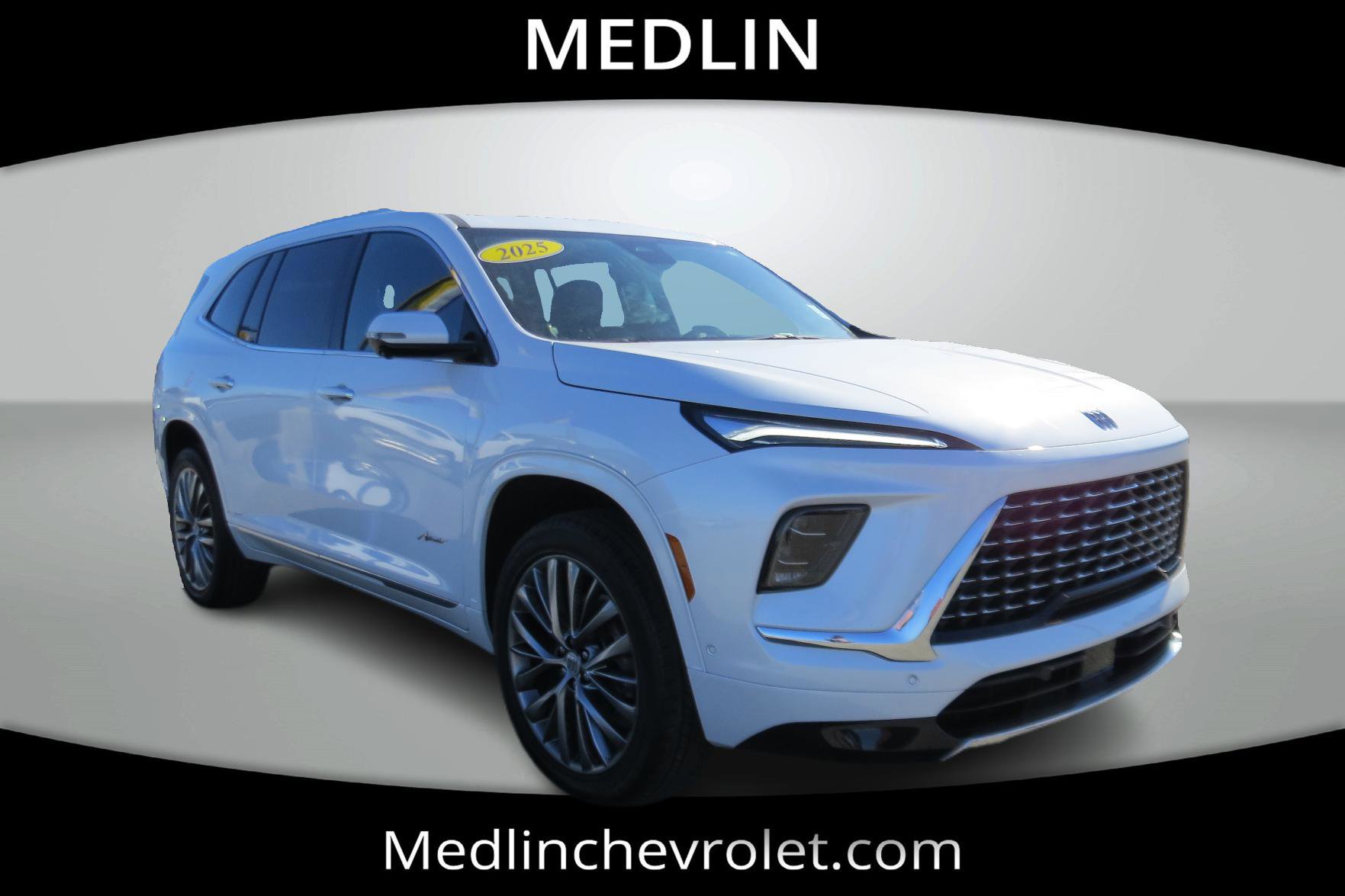 Used 2025 Buick Enclave Avenir w/ Super Cruise Package image 2