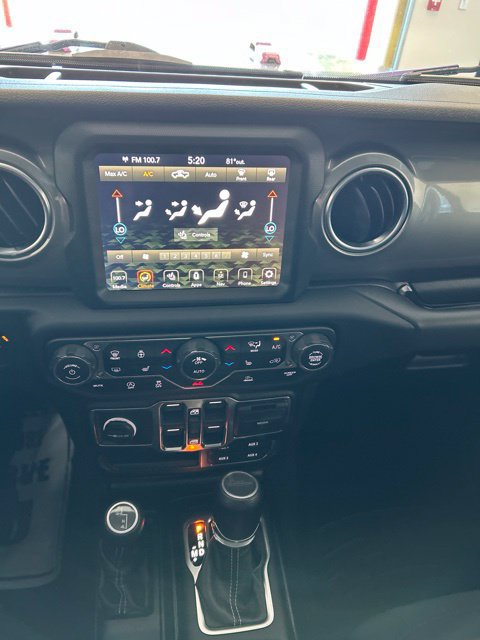 Used 2020 Jeep Gladiator Overland w/ Dual Top Group AWD/4WD image 11