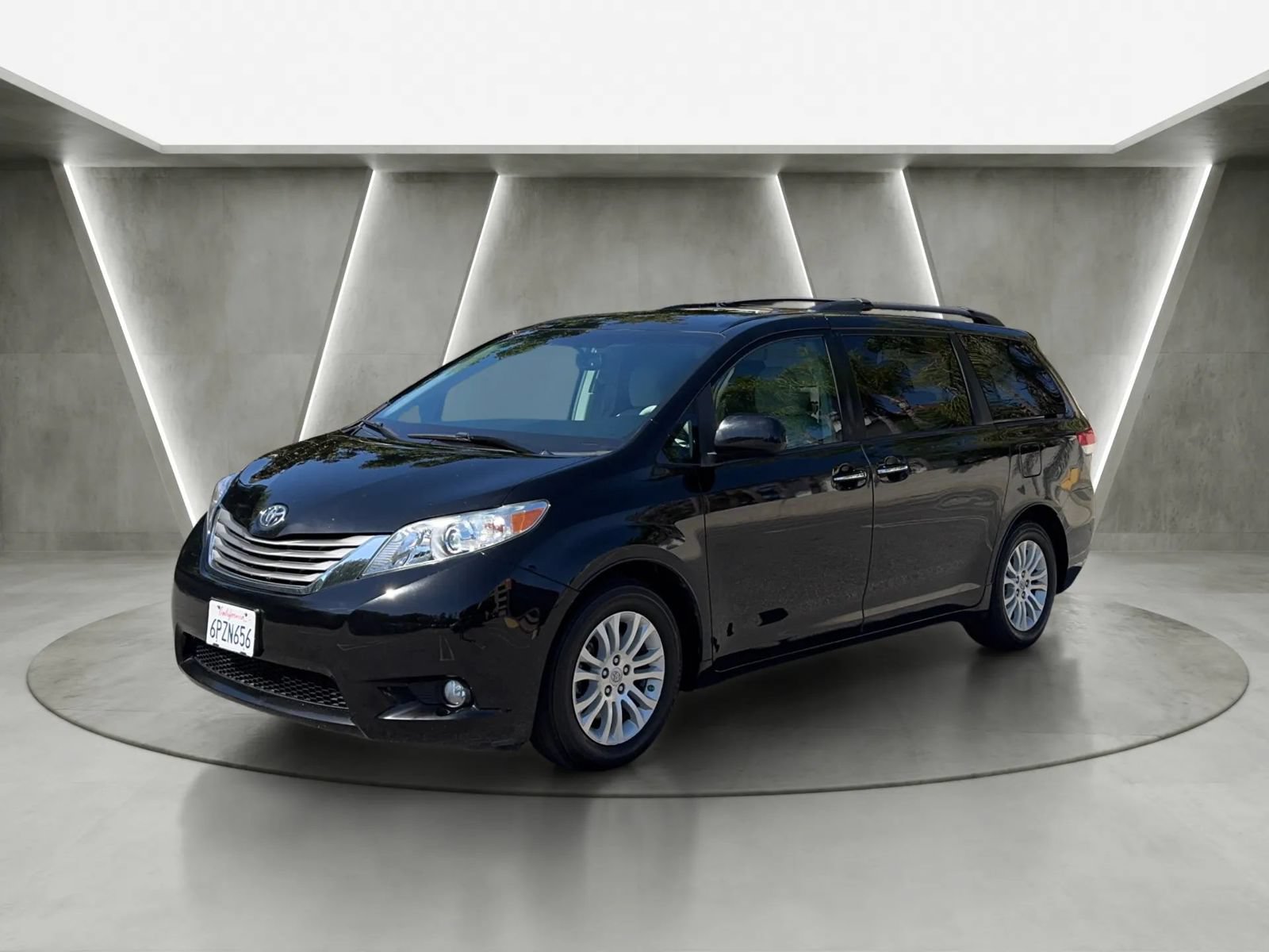 Used 2011 Toyota Sienna XLE w/ Premium Pkg FWD image 7