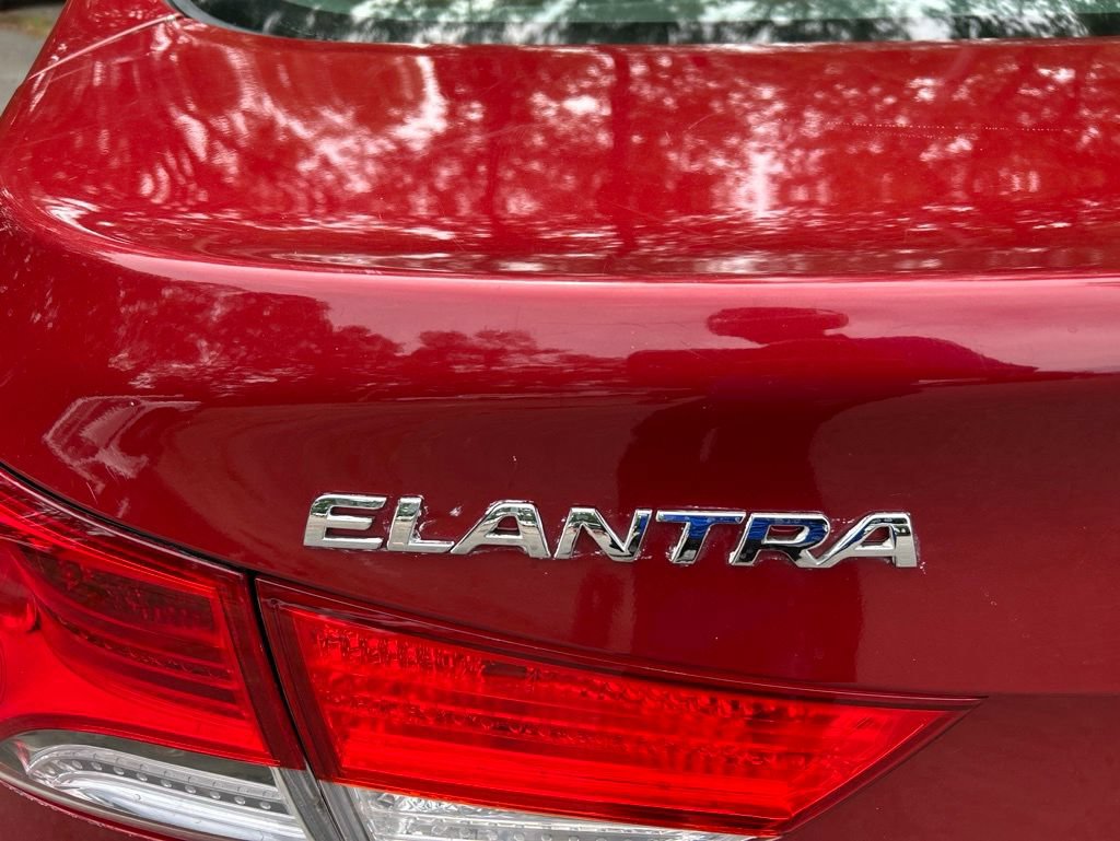 Used 2012 Hyundai Elantra GLS w/ Preferred Pkg 3 FWD image 10