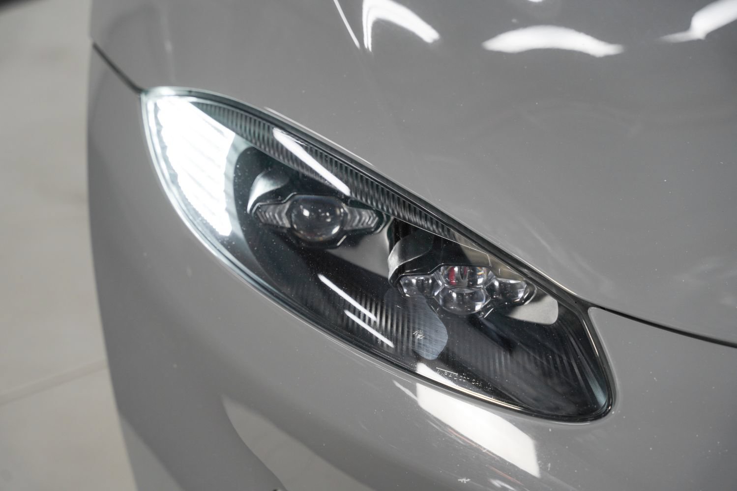 Used 2020 Aston Martin V8 Vantage AMR RWD image 12