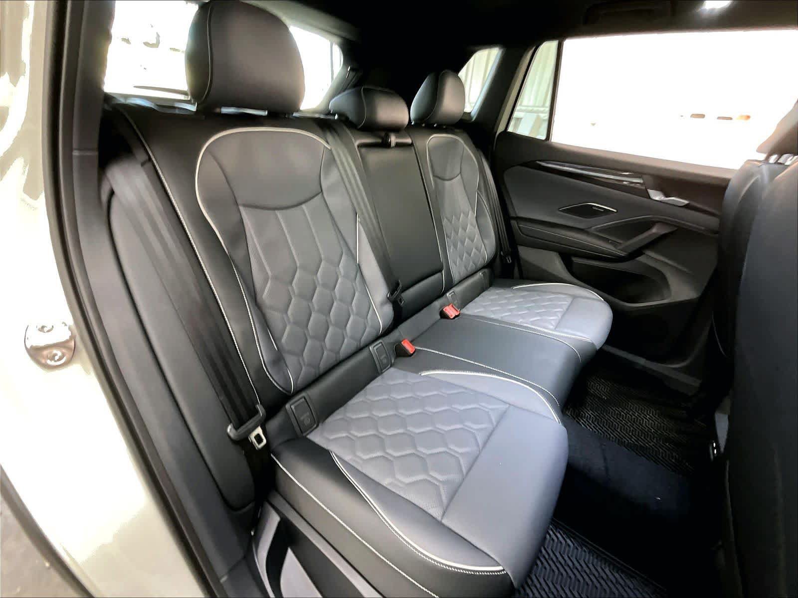 New 2026 Volkswagen Tiguan SEL R-Line AWD/4WD image 11