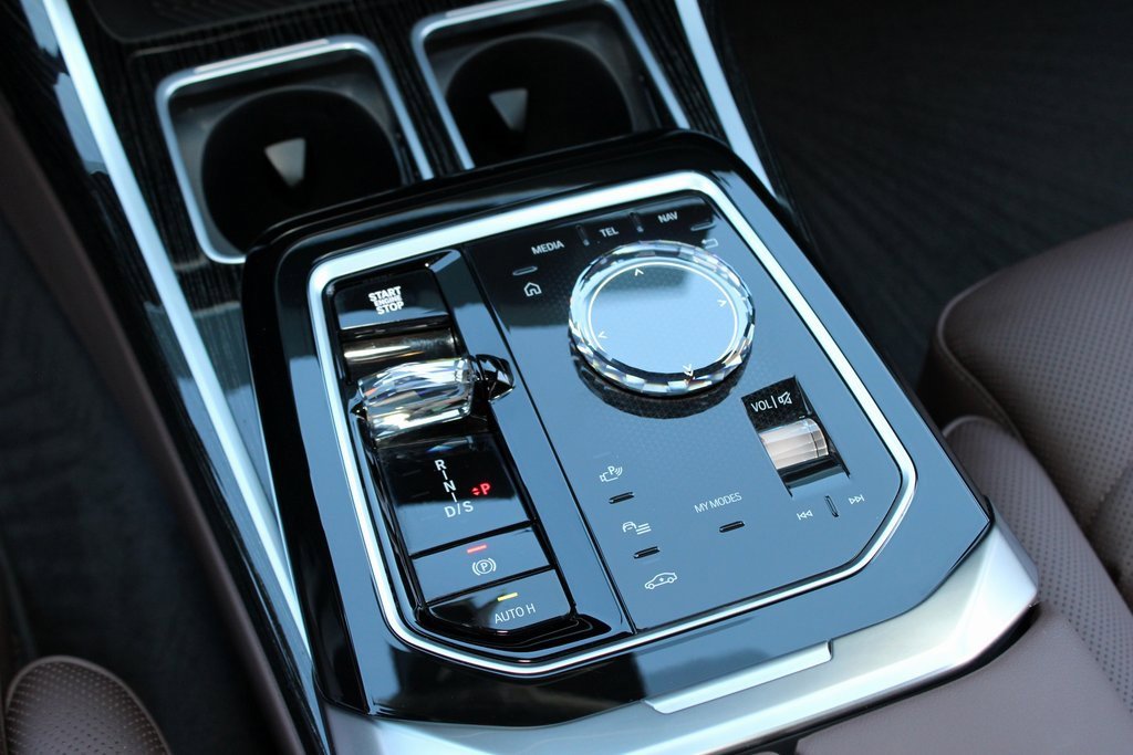 Used 2025 BMW 740i image 16