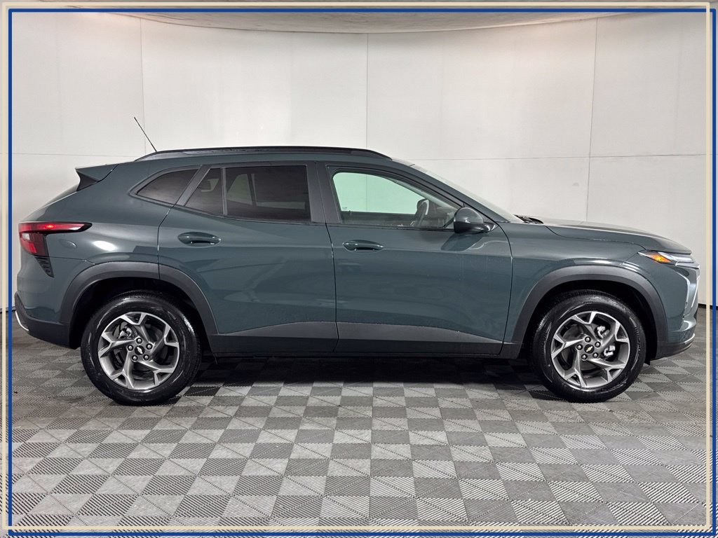 New 2026 Chevrolet Trax LT w/ Driver Confidence Package FWD image 5