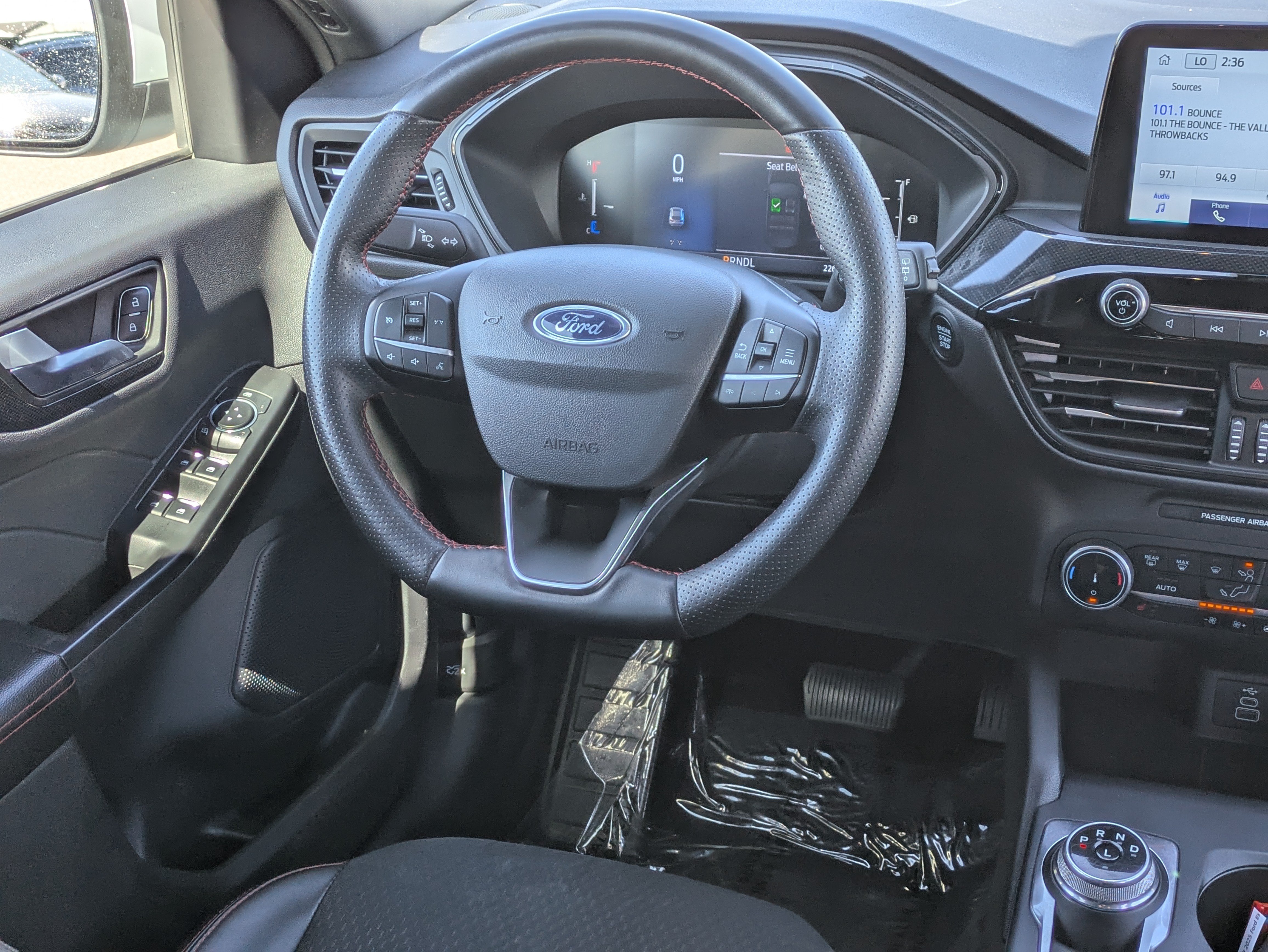 Used 2025 Ford Escape ST-Line Select AWD/4WD image 16