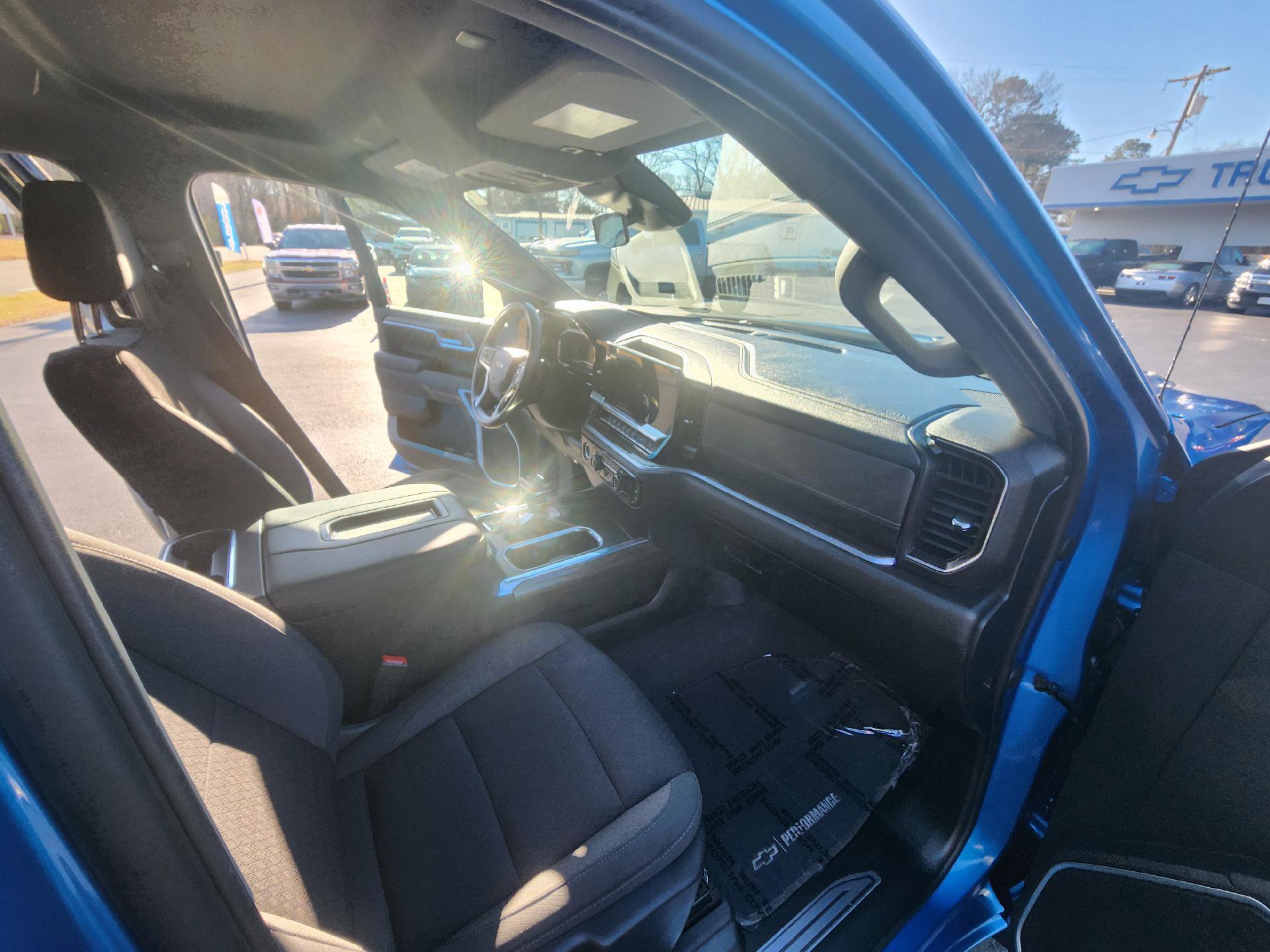 Used 2022 Chevrolet Silverado 1500 LT image 10