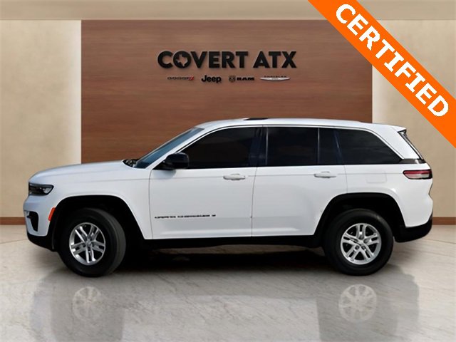 Used 2023 Jeep Grand Cherokee Laredo image 2