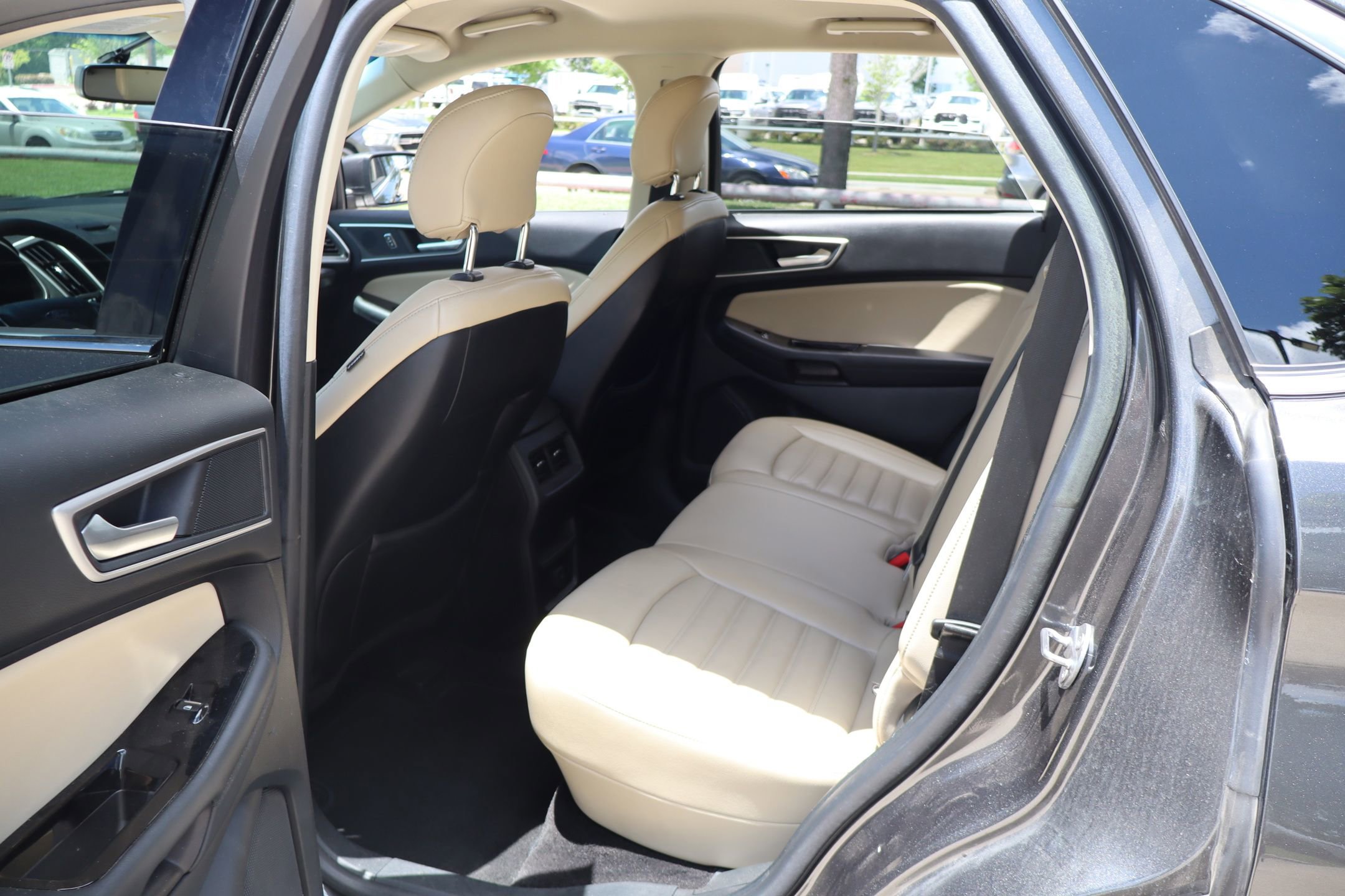 Used 2018 Ford Edge SEL w/ Equipment Group 201A FWD image 24