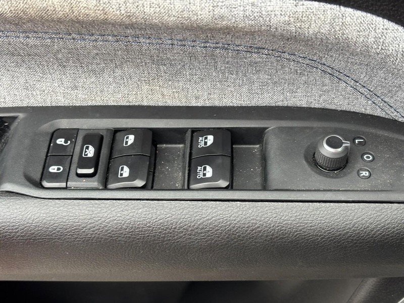 Used 2024 Jeep Compass Latitude image 16