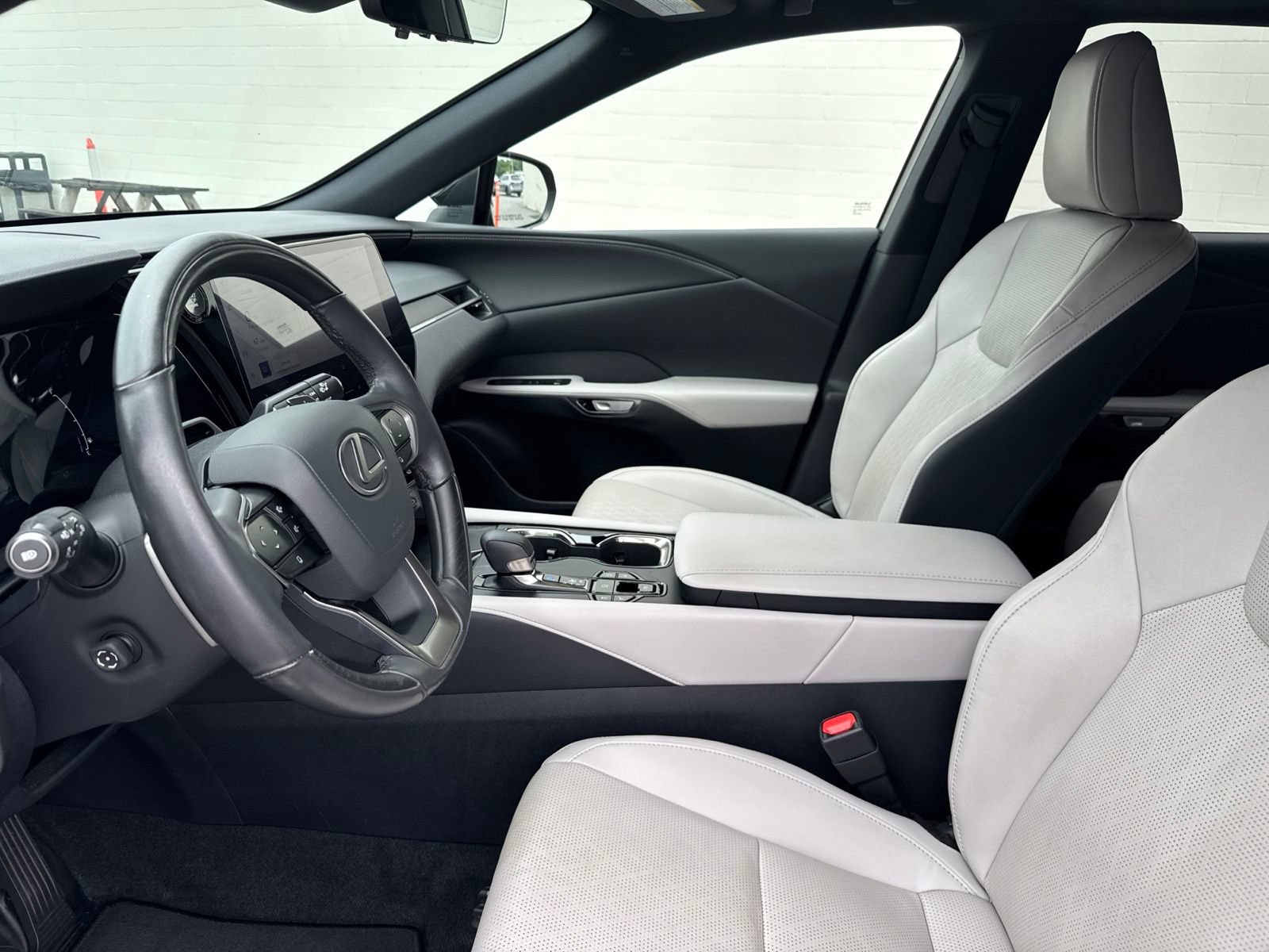 Used 2023 Lexus RX 350 Premium Plus w/ Accessory Package AWD/4WD image 25