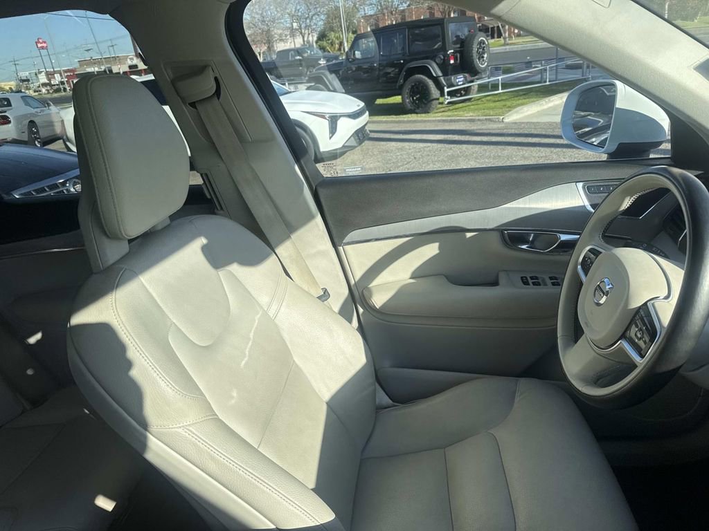 Used 2021 Volvo XC90 T5 Momentum w/ Climate Package image 13