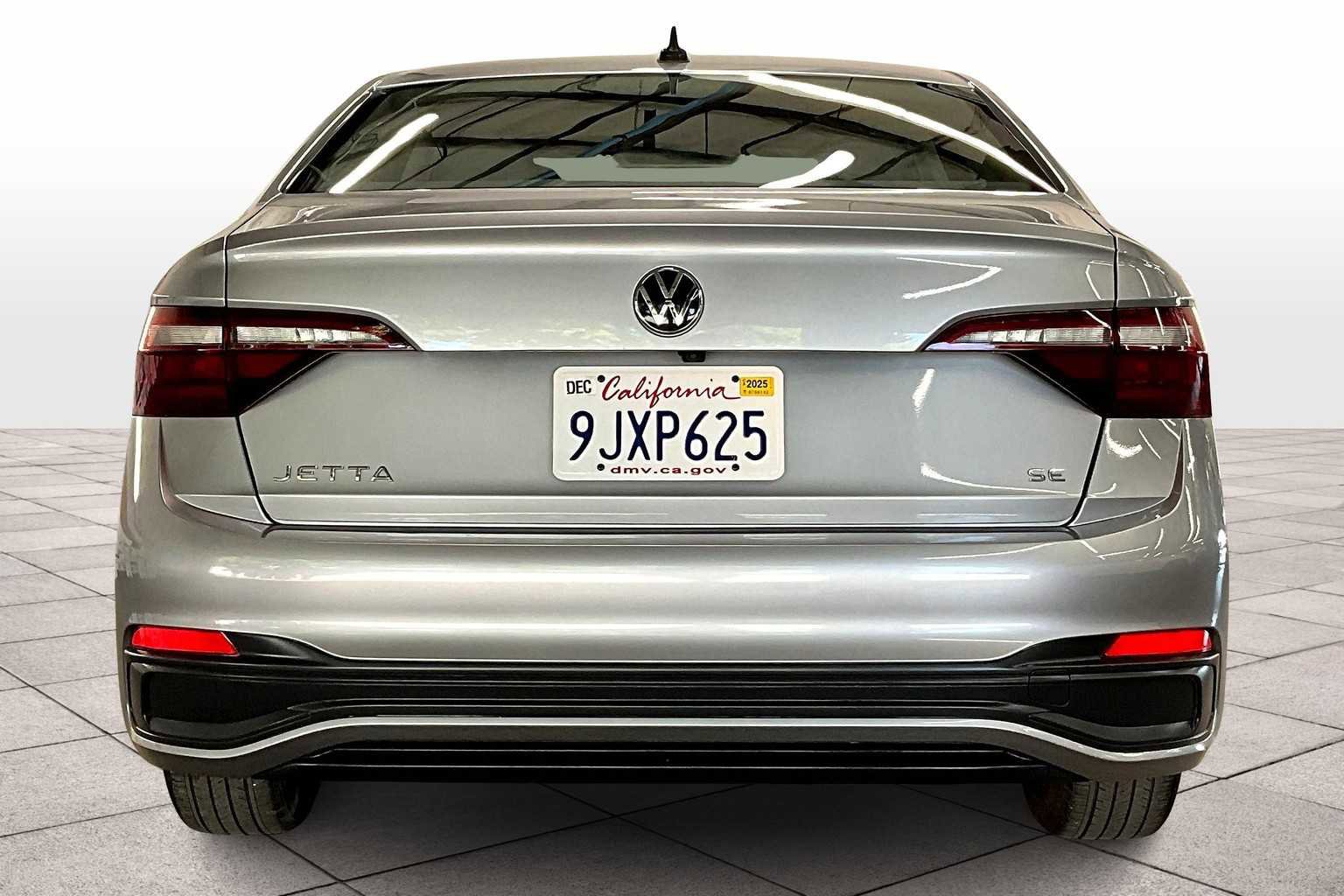 Used 2024 Volkswagen Jetta SE image 7