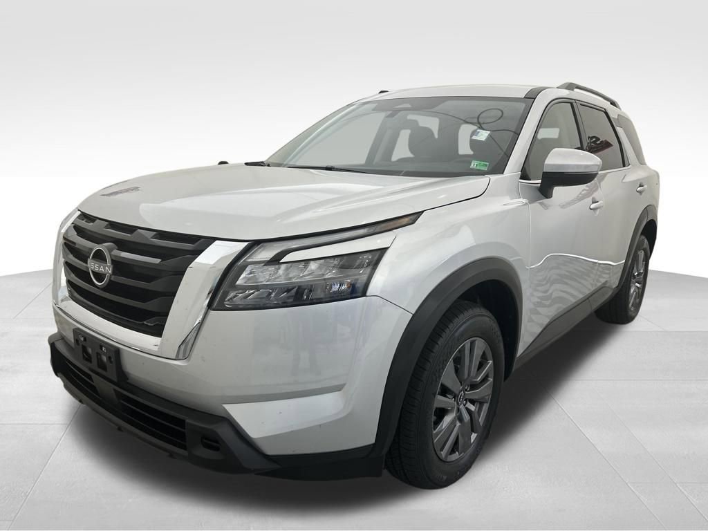 Used 2025 Nissan Pathfinder SV AWD/4WD image 2