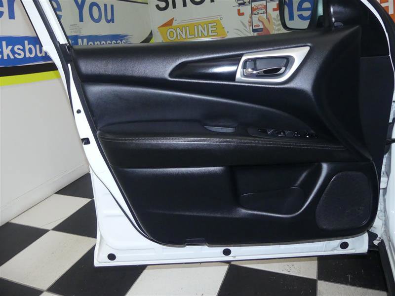 Used 2019 Nissan Pathfinder SV image 24