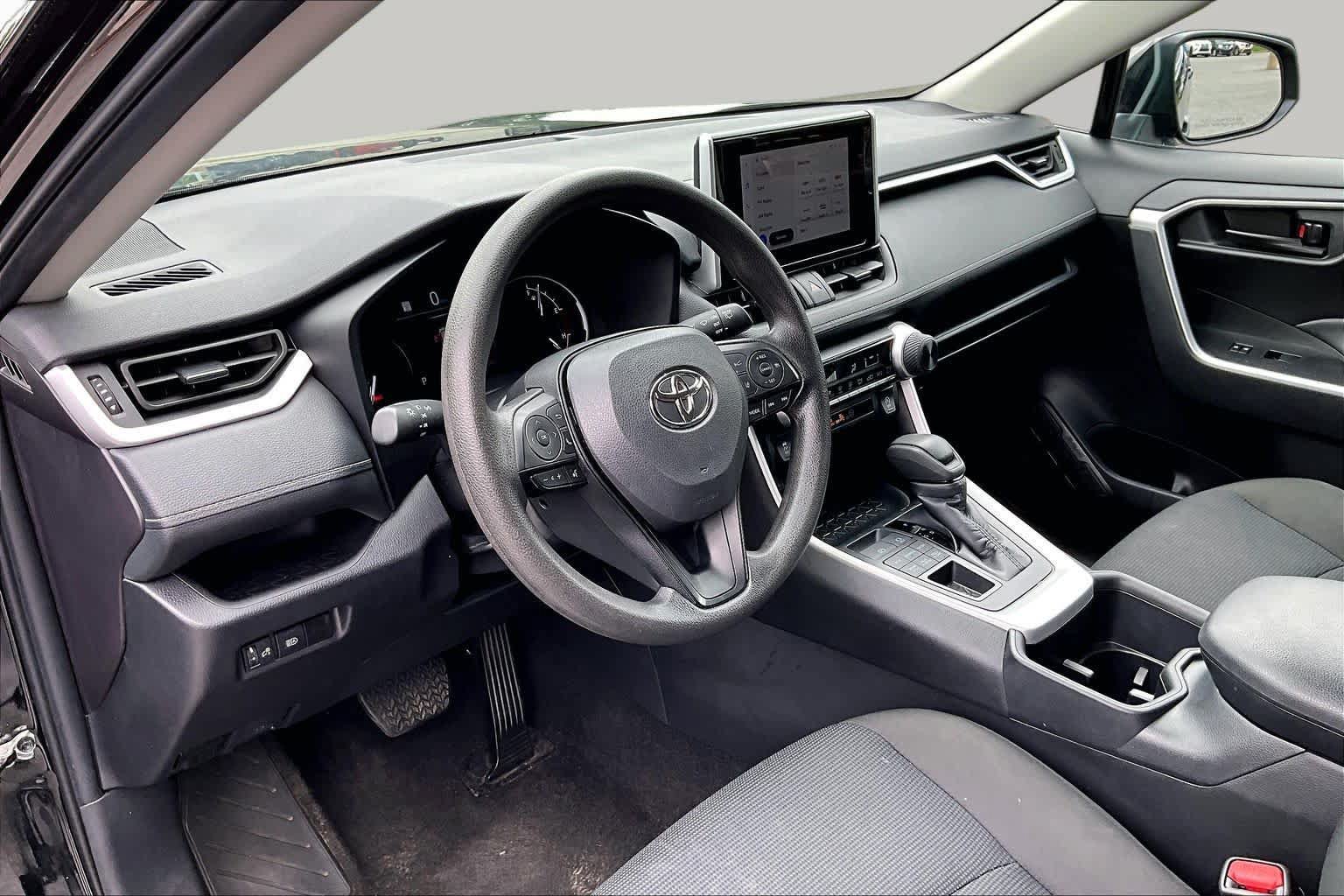 Used 2025 Toyota RAV4 LE AWD/4WD image 17