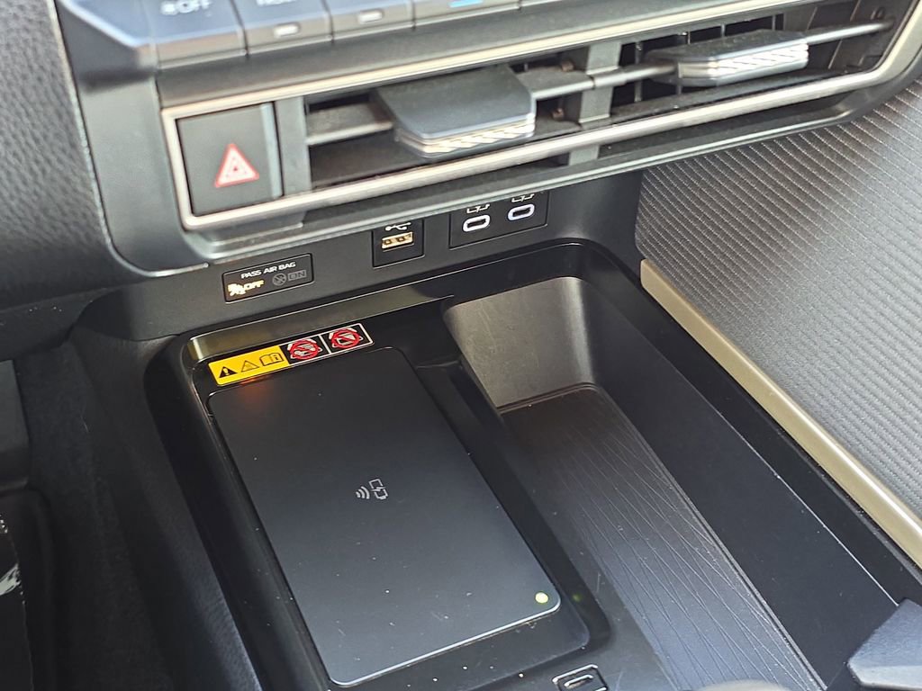 Used 2025 Toyota Camry SE image 26