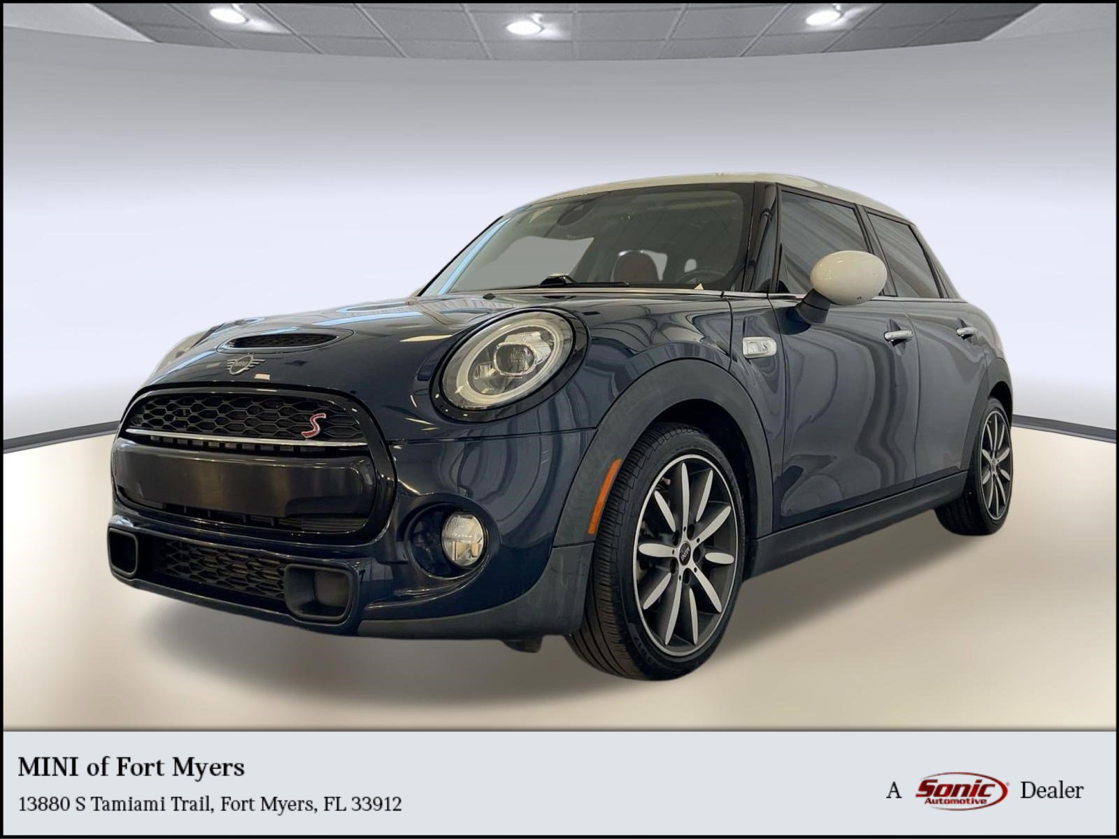 Used 2019 MINI Cooper S image 1