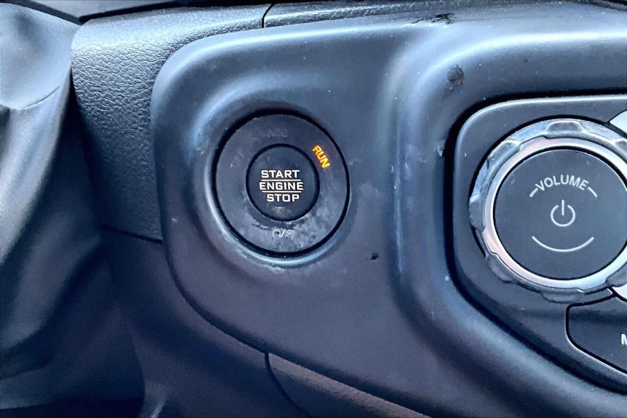 Used 2023 Jeep Wrangler Unlimited Sahara AWD/4WD image 27
