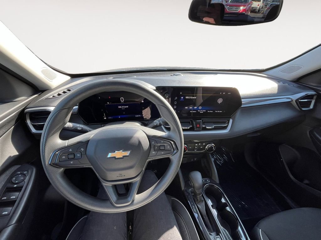 Used 2025 Chevrolet TrailBlazer LT image 10