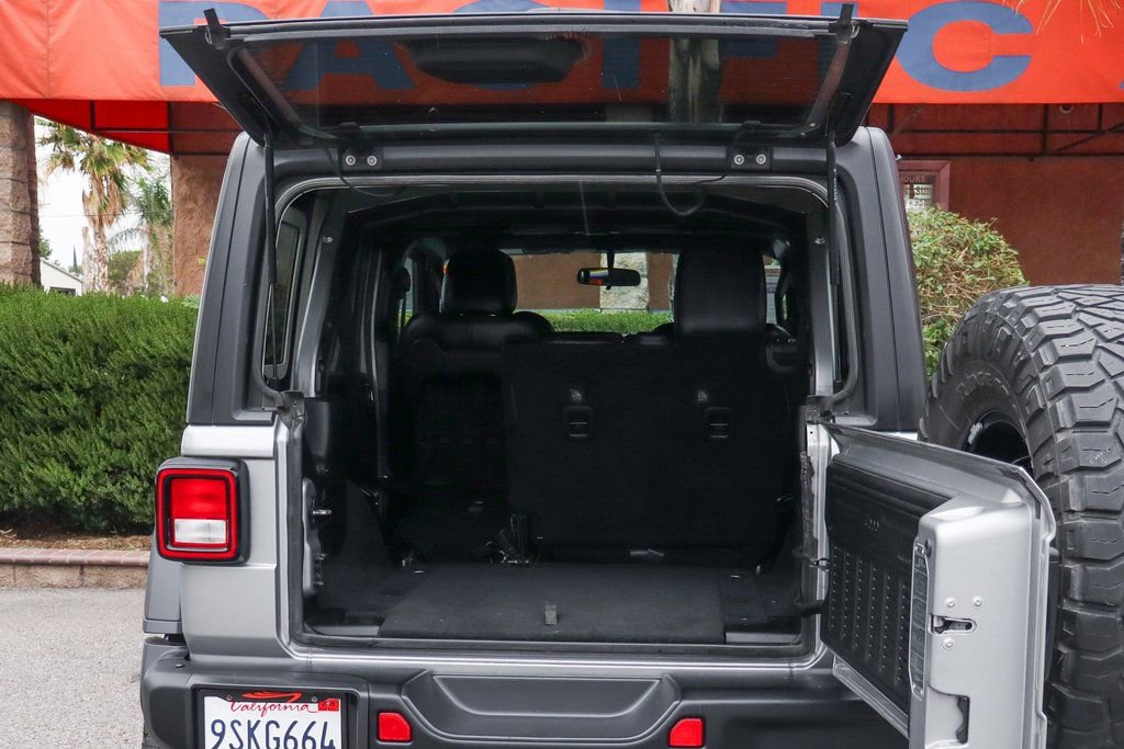 Used 2018 Jeep Wrangler Unlimited Rubicon image 9