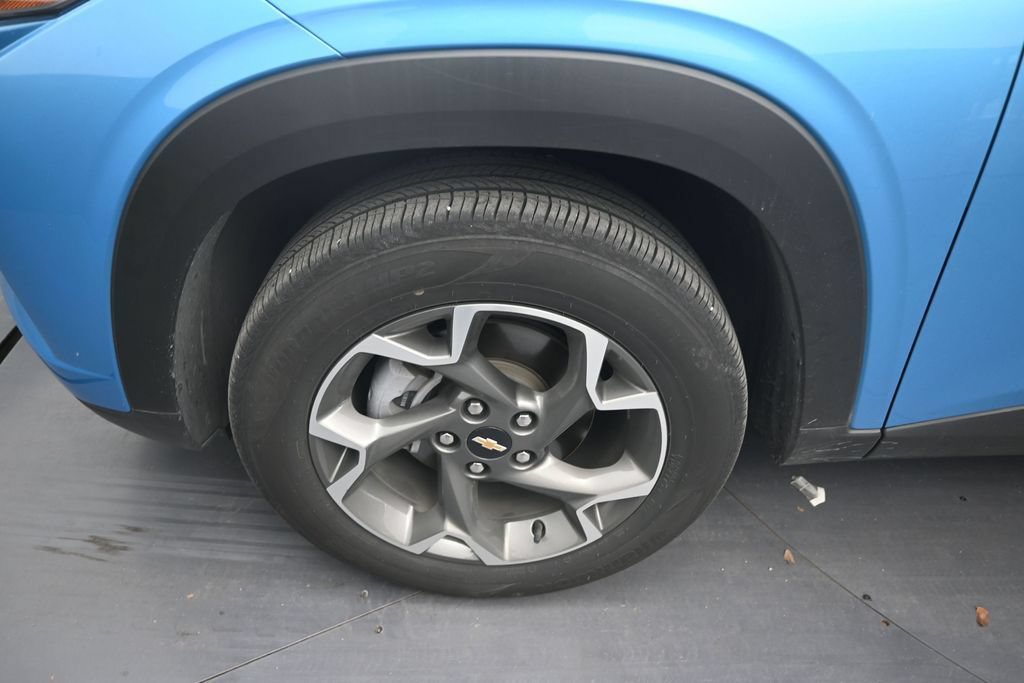 Used 2025 Chevrolet Trax LT FWD image 9