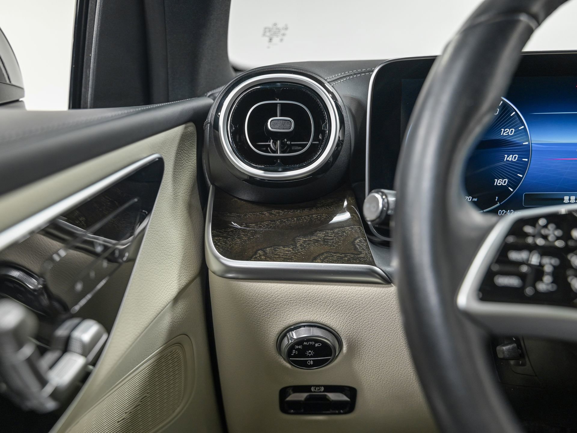 Used 2023 Mercedes-Benz GLC 300 4MATIC image 17