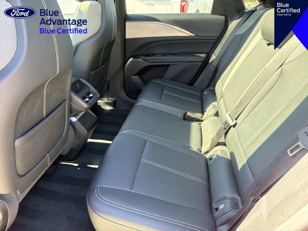 Used 2024 Cadillac Lyriq Tech RWD image 12