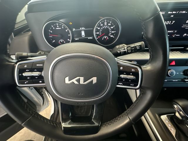 Used 2023 Kia Carnival LX FWD image 12