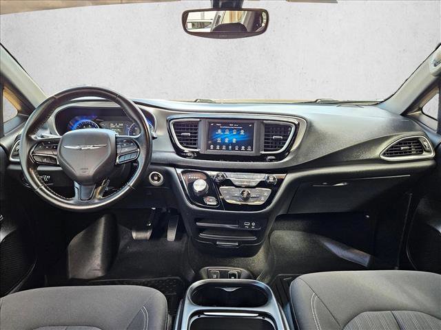 Used 2019 Chrysler Pacifica Touring Plus w/ S Appearance Package image 17