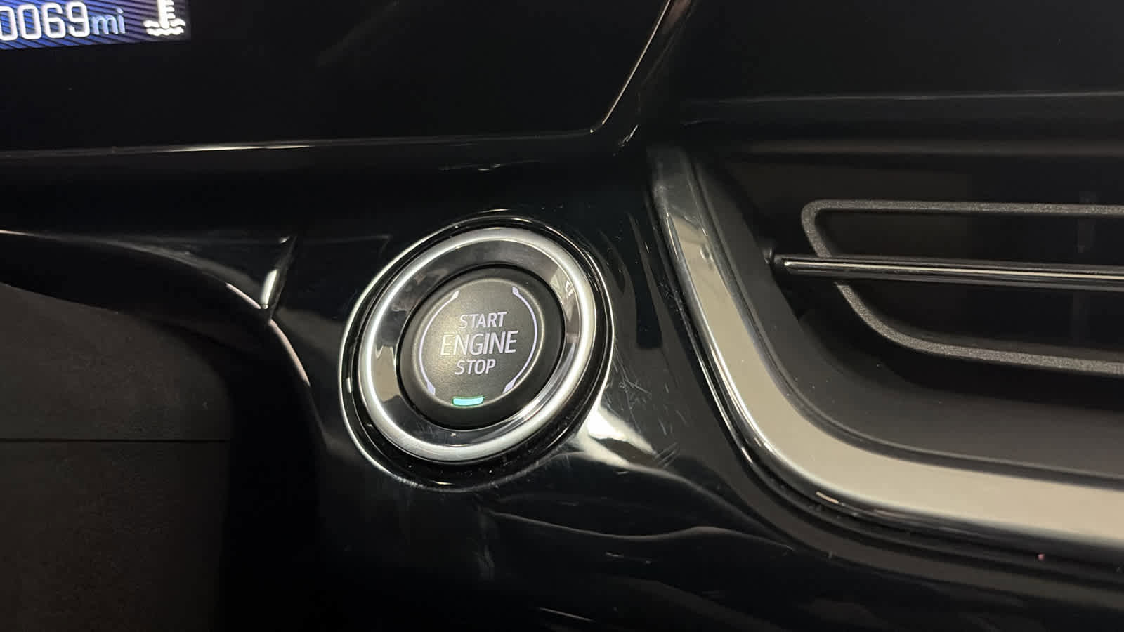 Certified 2024 Chevrolet Trax RS w/ Driver Confidence Package image 15