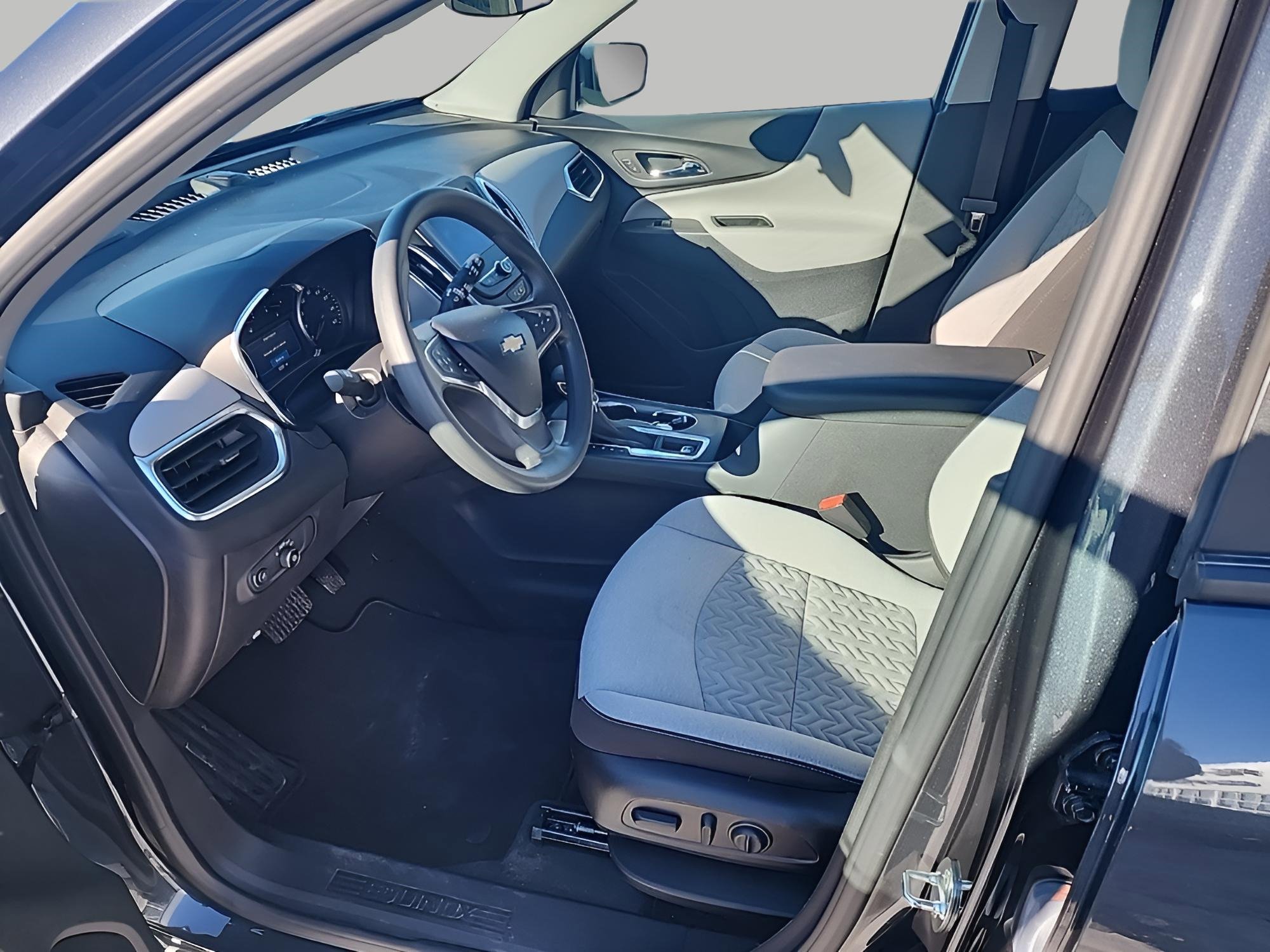 Used 2022 Chevrolet Equinox LS w/ LS Convenience Package image 12