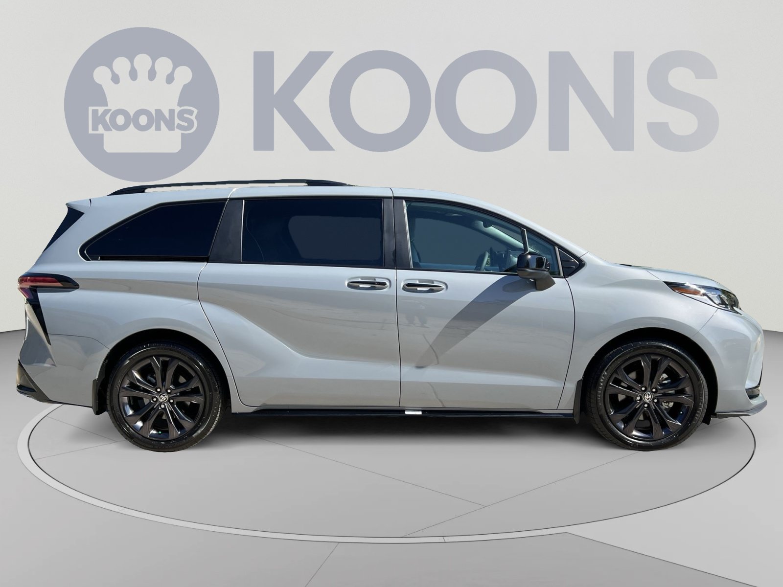 Used 2025 Toyota Sienna XSE w/ XSE Plus Package FWD image 8