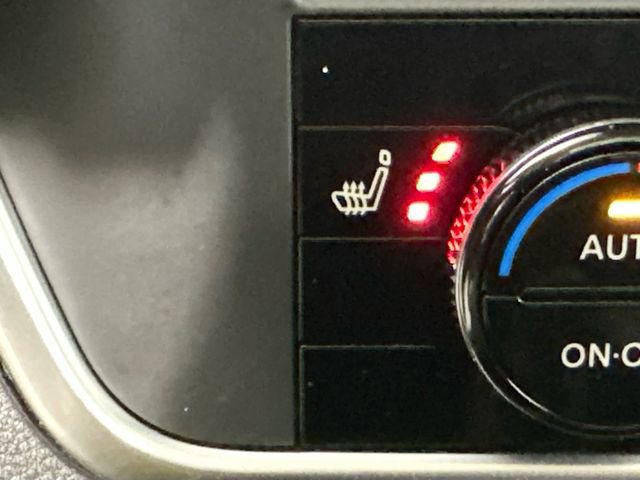 Used 2024 Nissan Rogue SV w/ SV Premium Package image 18