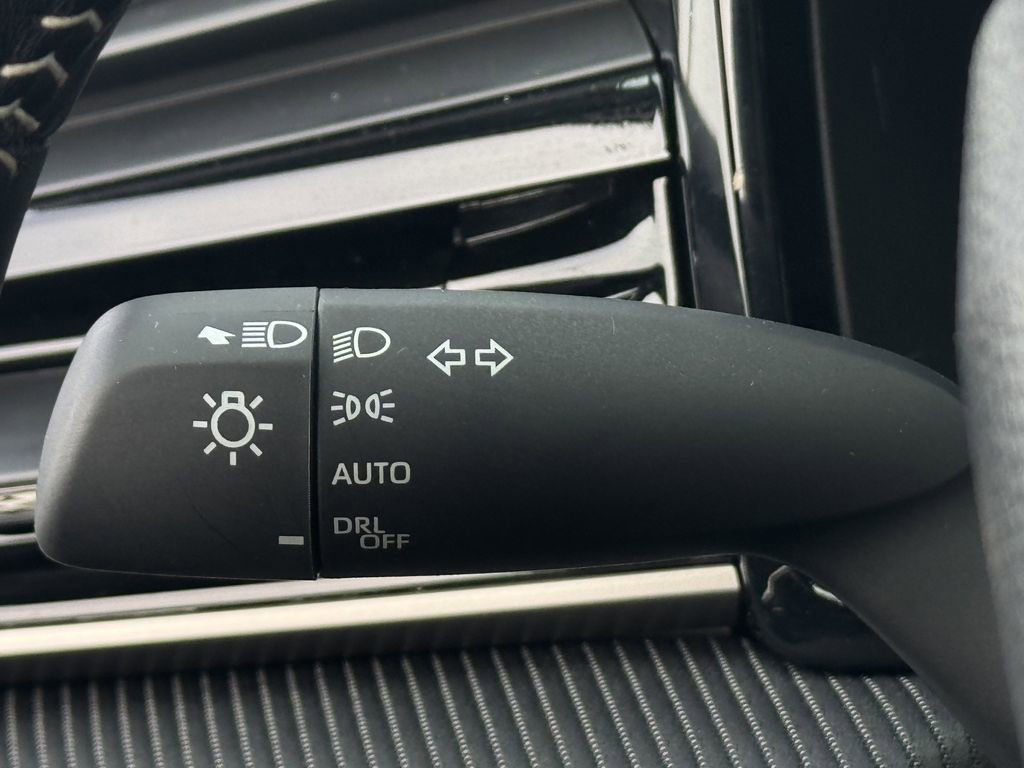 Used 2025 Toyota Camry SE FWD image 23