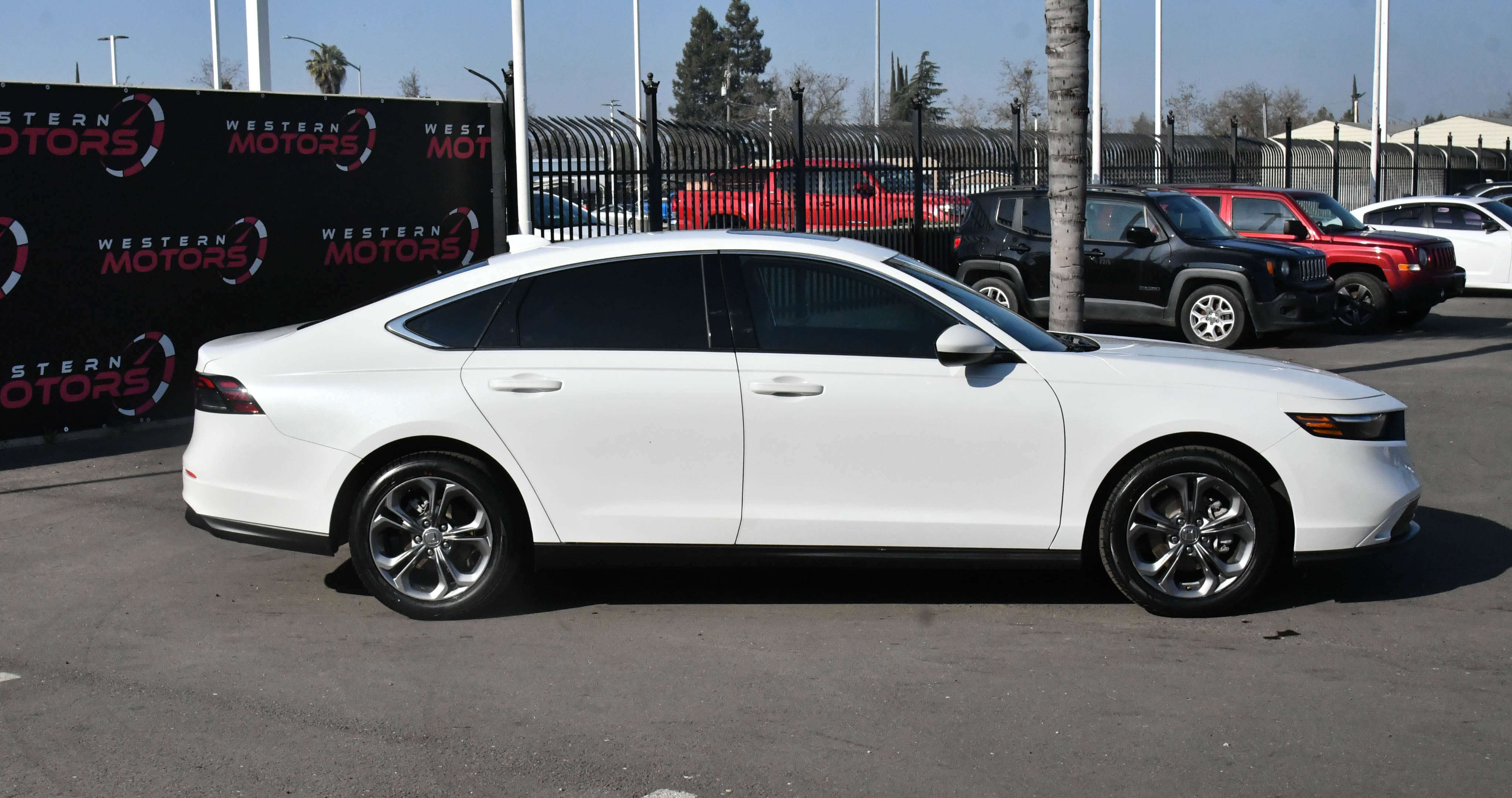 Used 2023 Honda Accord EX image 9