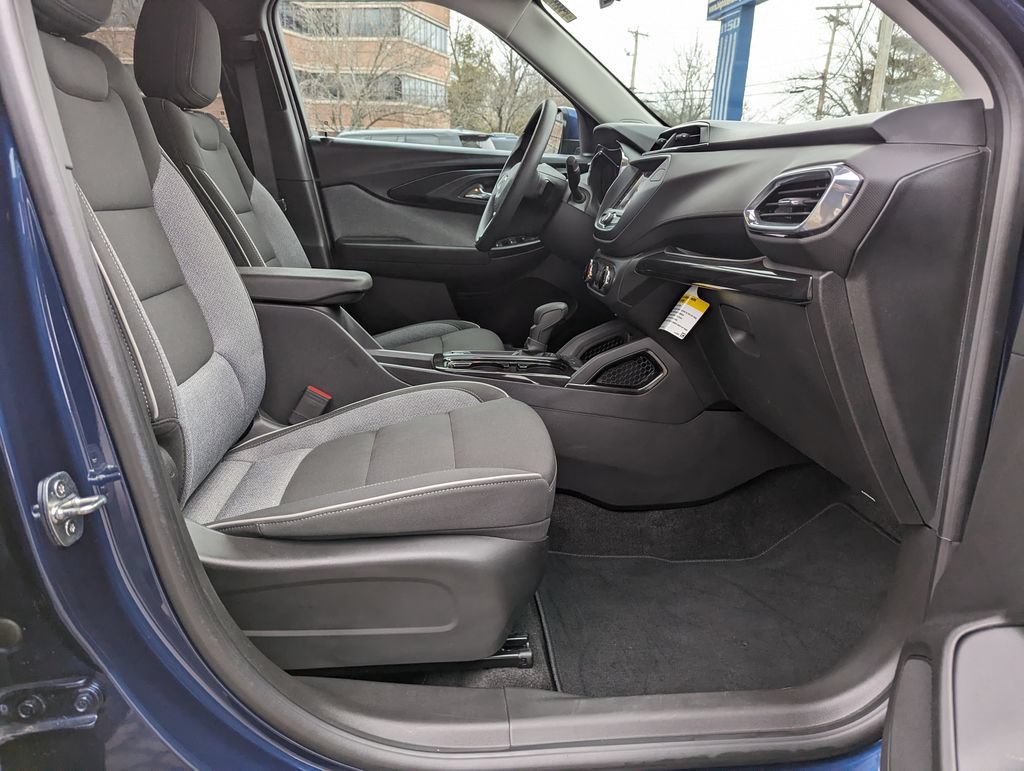 Used 2023 Chevrolet TrailBlazer LT FWD image 27