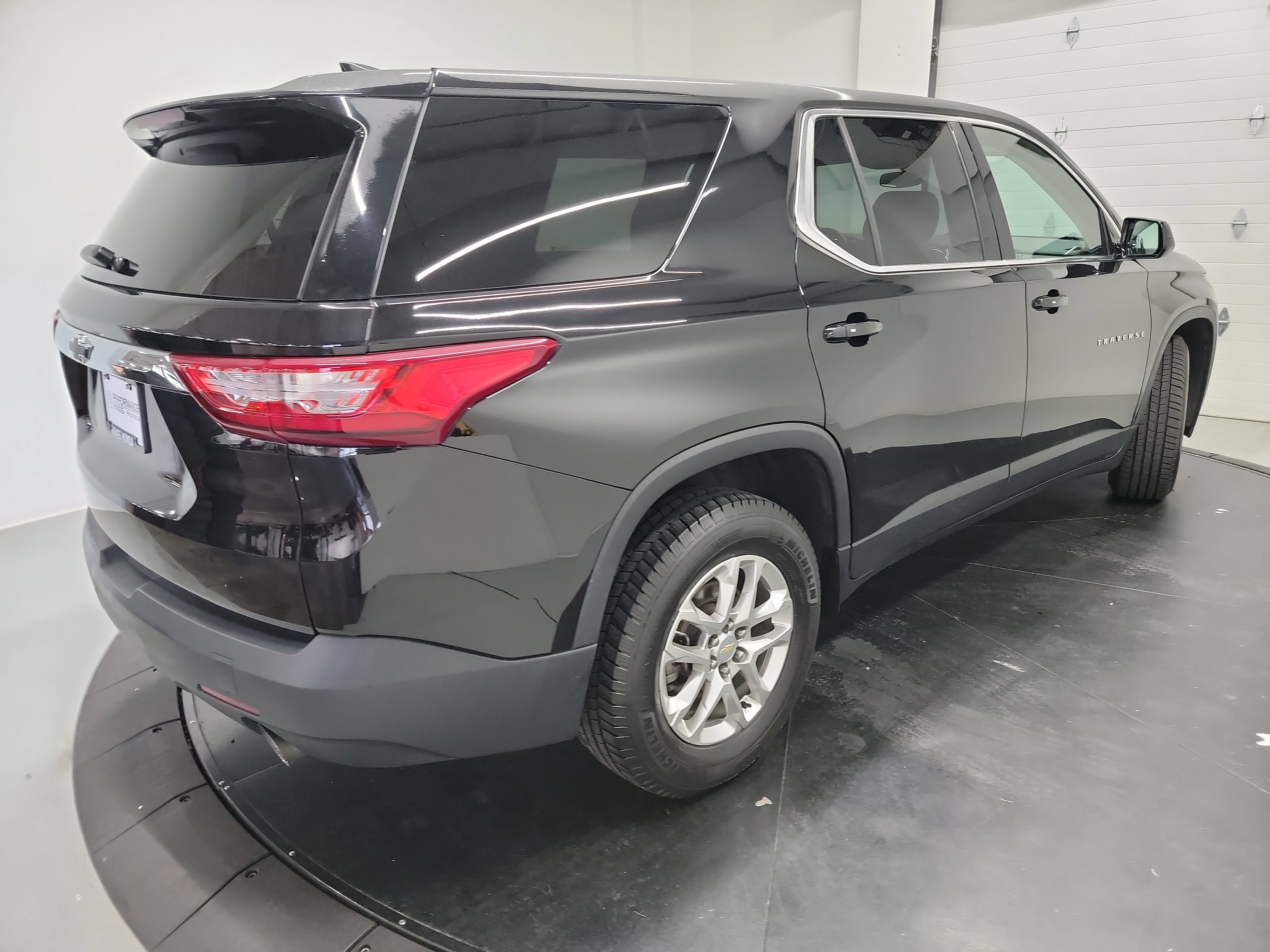 Used 2019 Chevrolet Traverse LS FWD image 9