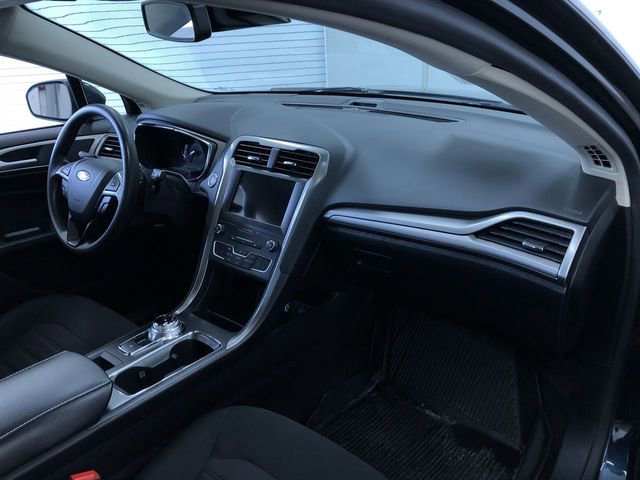 Used 2020 Ford Fusion SE image 23